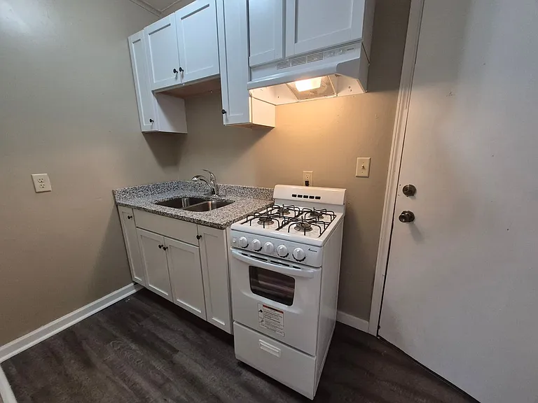 1332 Minnehaha Ave W — Photo 1