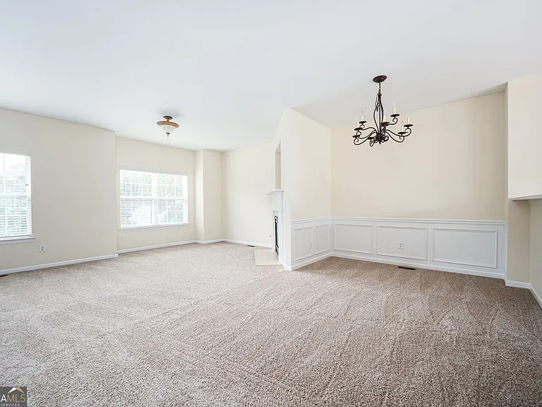 2213 Leicester Way SE — Photo 7