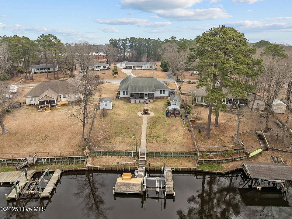 7th image of 108 Arbor Drive