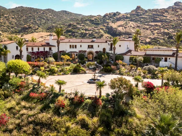 2940 Kuehner Dr, Simi Valley, CA 93063