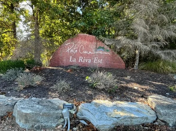 1371A Via Del Lago Dr, Sunrise Beach, MO 65079