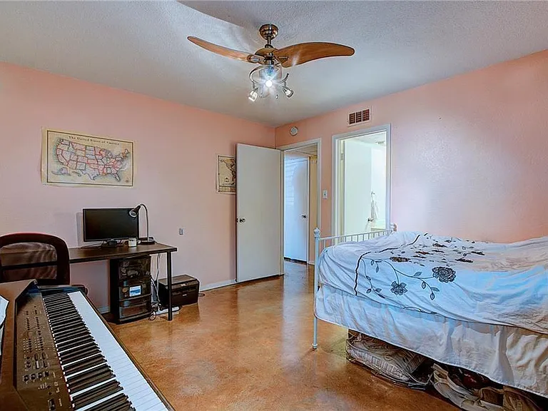 910 Duncan Ln #7 — Photo 15