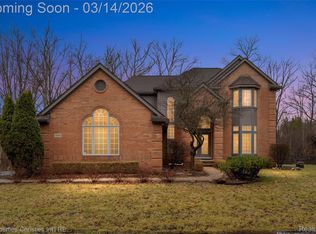 30485 Helmandale Dr, Franklin, MI 48025