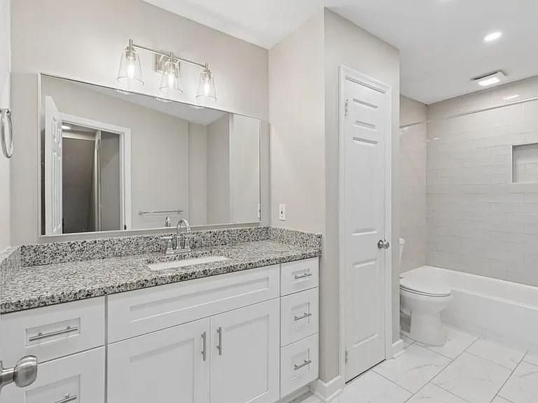 4930 Farmstead Ct NE — Photo 23