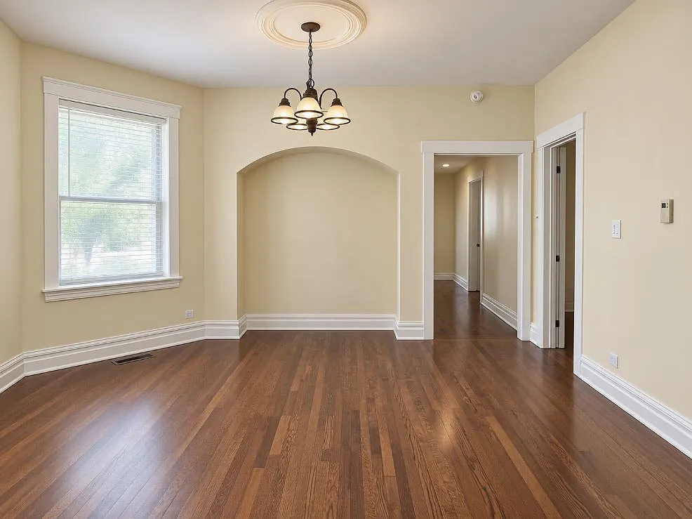 2 bed, 1000 sqft, $2,100 — Photo 3