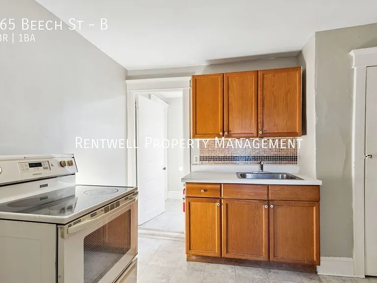 265 Beech St #B — Photo 11