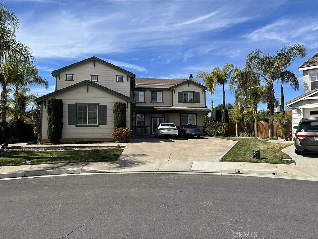 5 bed, 3708 sqft, $4,900 — Photo 1