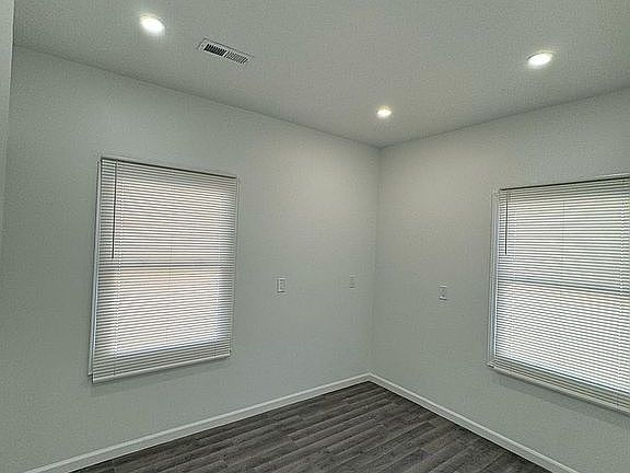 4th image of 118 N Riley Ave