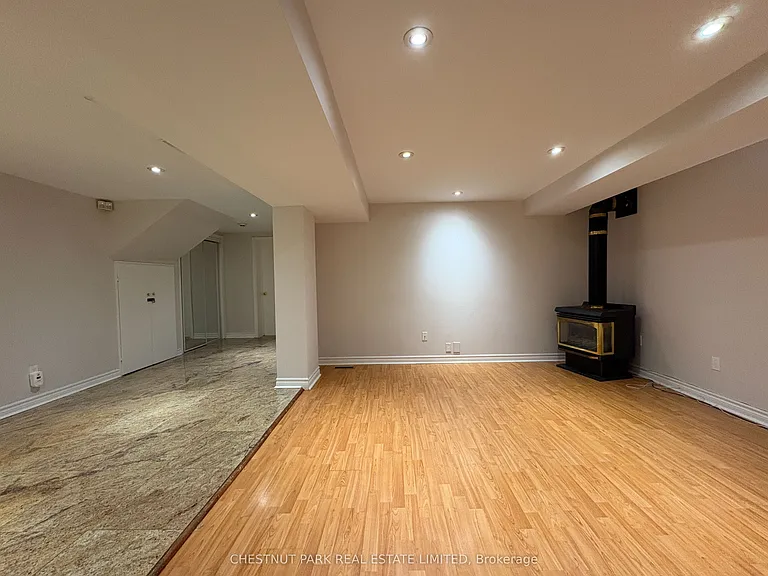 93 Surrey Ave — Photo 10