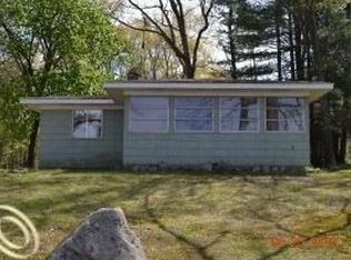 6529 Forest Beach Dr, Brighton, MI 48116
