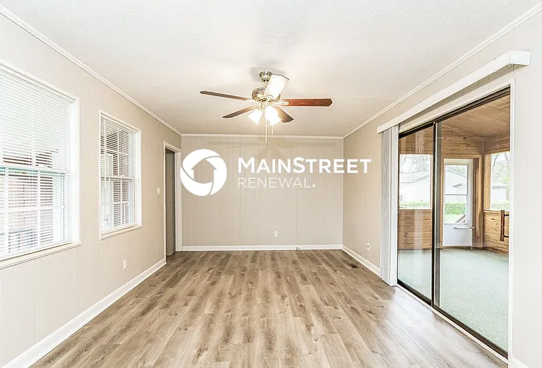 212 Meadowview Dr — Photo 4