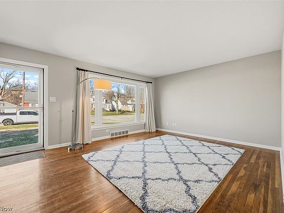 5th image of 953 Bryn Mawr Ave
