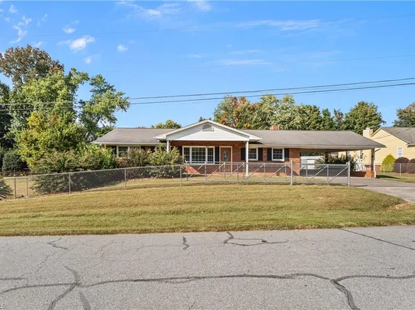 803 Kensal Green Dr, Kernersville, NC 27284