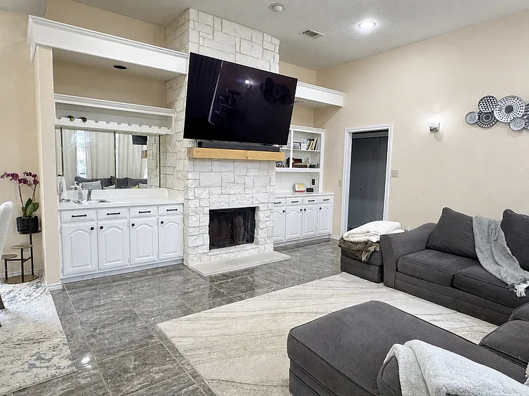 2530 Millcroft Ln — Photo 8
