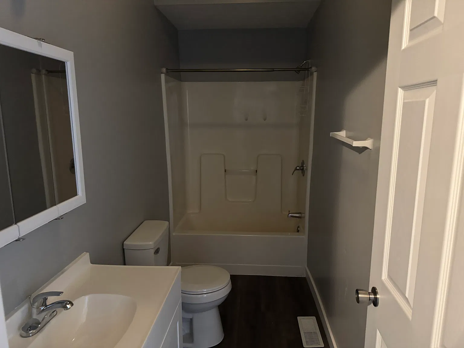 2 bed, 1.5 bath, 950 sqft, $1,200 — Photo 2