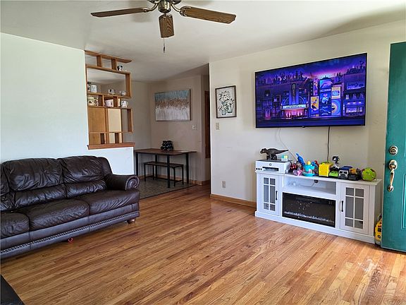 3rd image of 77 Isabella Dr