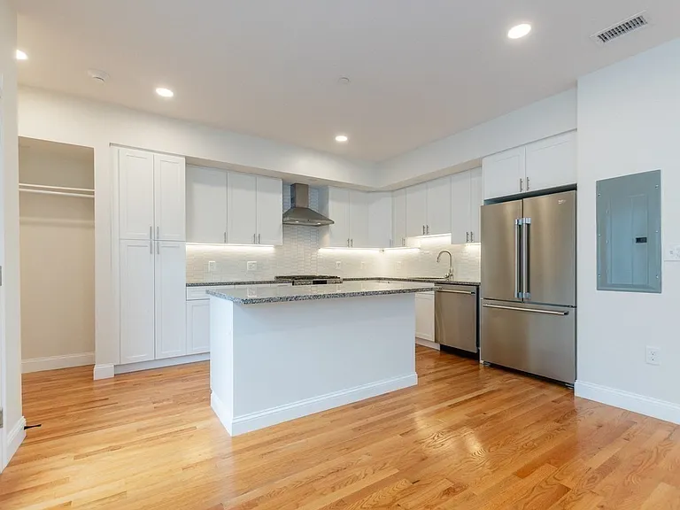 210 Adams St #3 — Photo 7