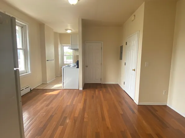 306 N 35th St APT 3F, Philadelphia, PA 19104
