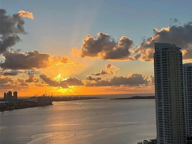 300 S Biscayne Blvd #T-2514 — Photo 16