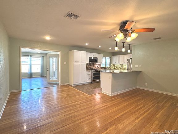 5th image of 423 Timberlane