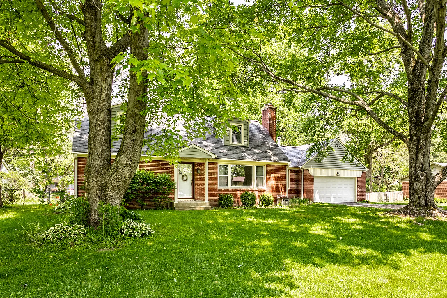 1402 Oakwood Trl photo 1