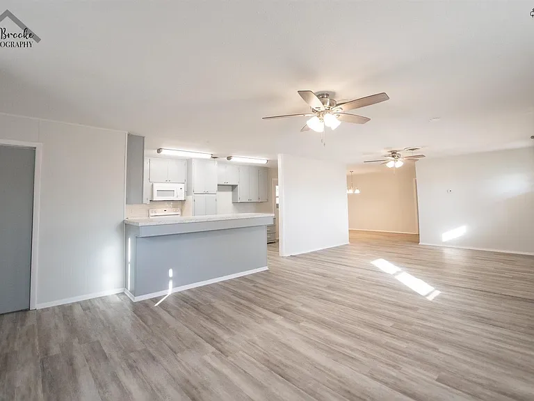 1020 W Cornelia Ave — Photo 10