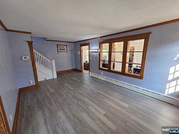 4th image of 593 Palmer Ave