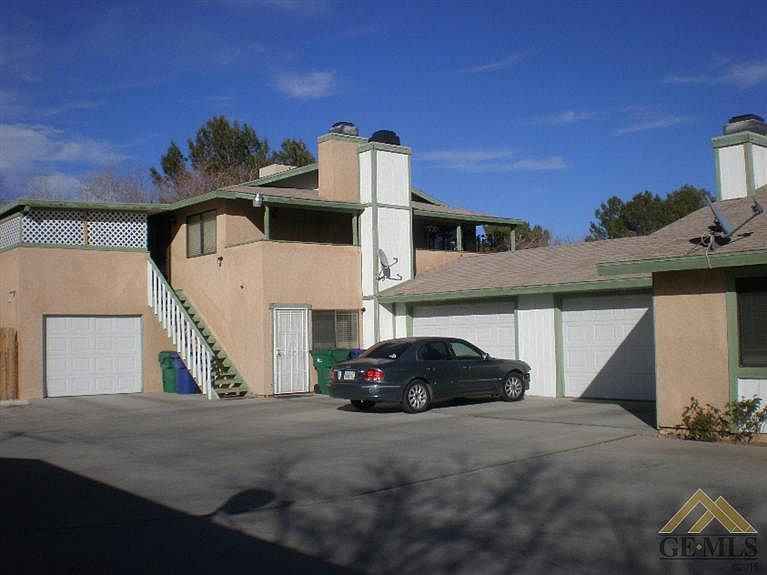 2nd image of 924 W Graaf Ave