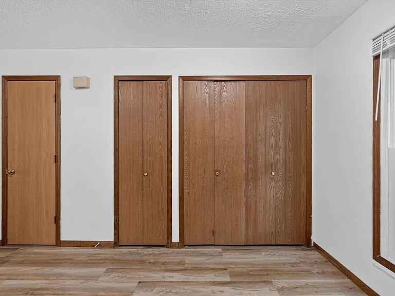 6839-6841 Woodlake — Photo 15