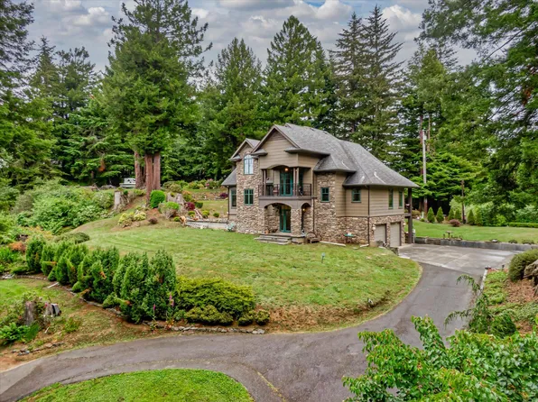 7405 Berta Rd, Eureka, CA 95503