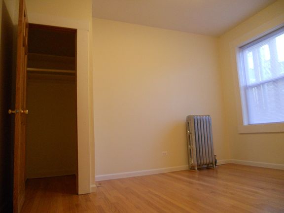 3rd image of 3452 W Ainslie St #2