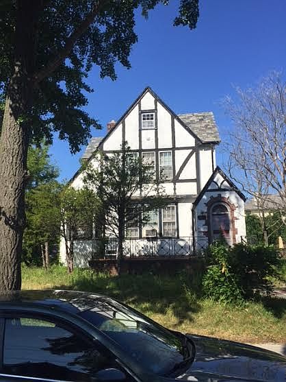 2nd image of 160 Irwin St