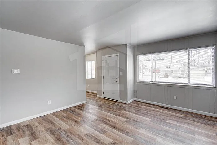3 bed, 1.0 bath, 950 sqft, $1,400 — Photo 2