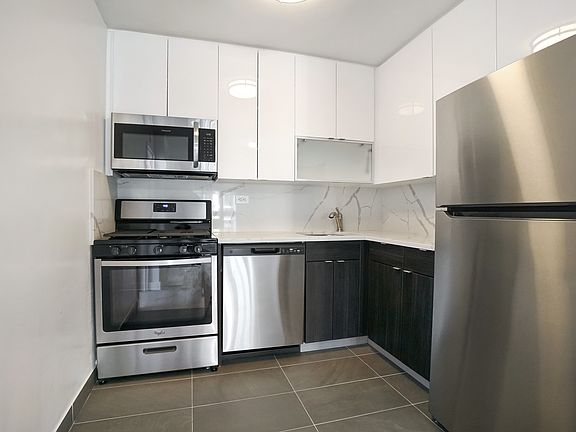 5th image of 200 E 33rd St APT 31J