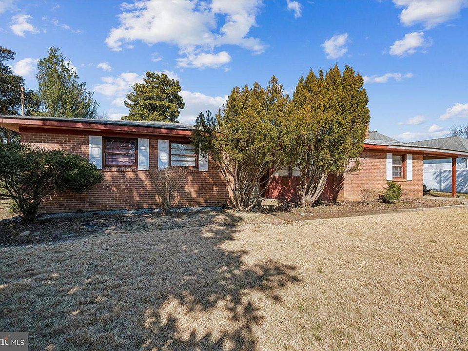 1st image of 305 River Bend Rd