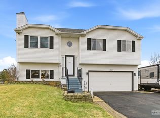 1007 S Oak Creek Dr, Genoa, IL 60135