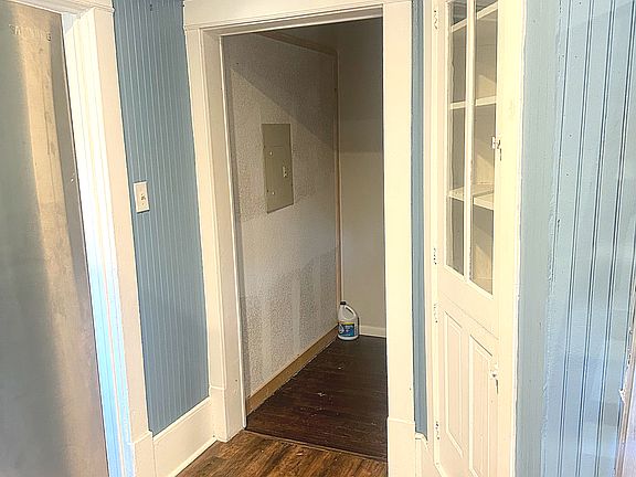 Kitchen/laundry
