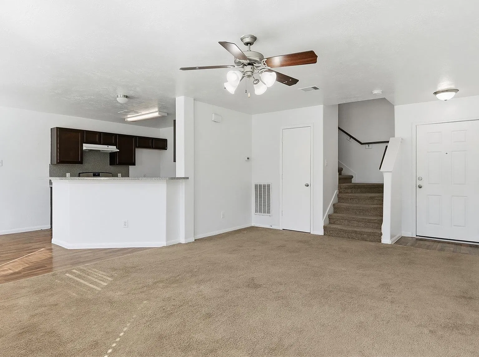 4 bed, 2.5 bath, 1804 sqft, $2,000 — Photo 4