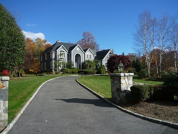 2nd image of 2 Spruce Hill Ct