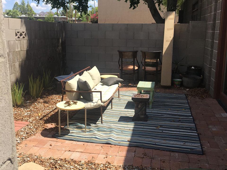 private enclosed patio/yard