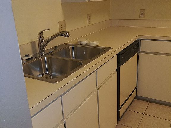 5th image of 4314 Segura Ct N
