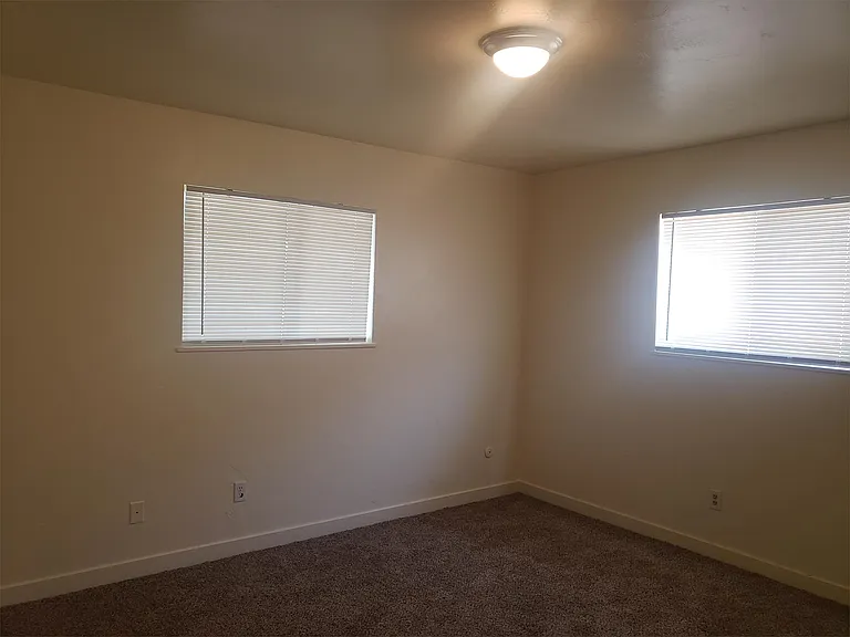 1754 S 440 W — Photo 2