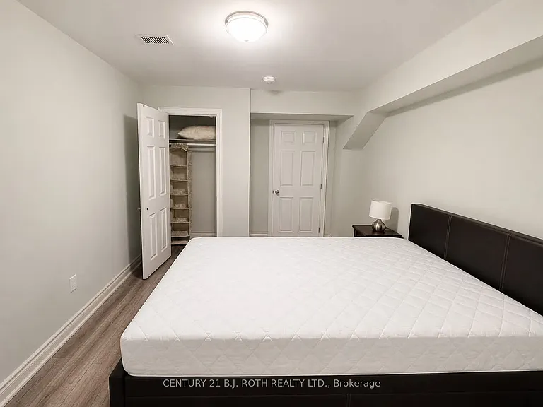 10 Sanford Cres — Photo 15