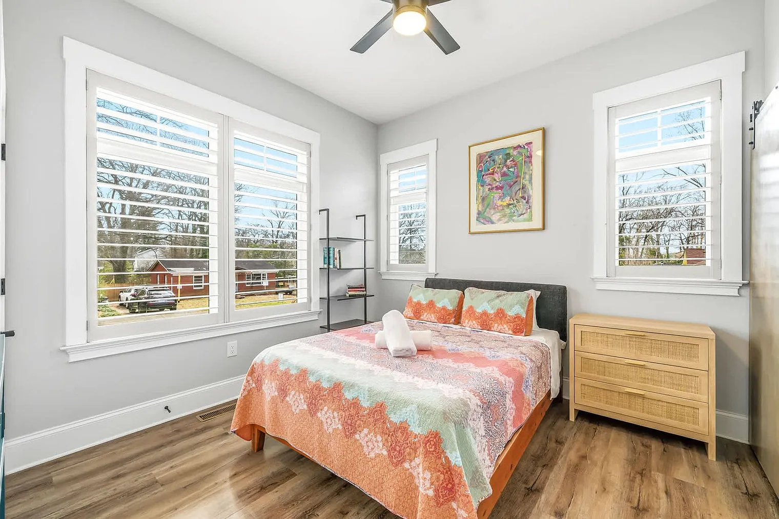 3 bed, 3.0 bath, 1991 sqft, $4,836 — Photo 4
