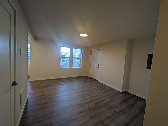 3rd image of 715 Pacific Ave
