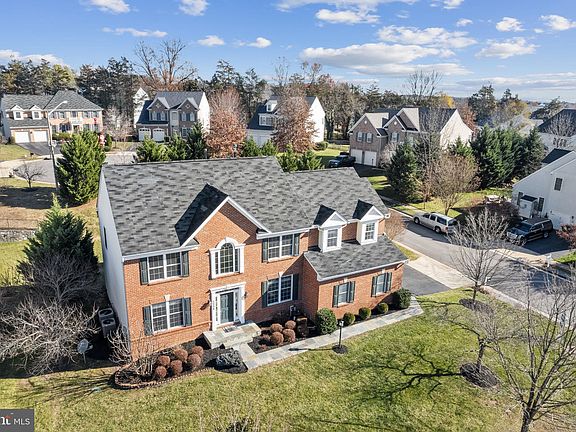 3rd image of 5996 Twin Branch Ct