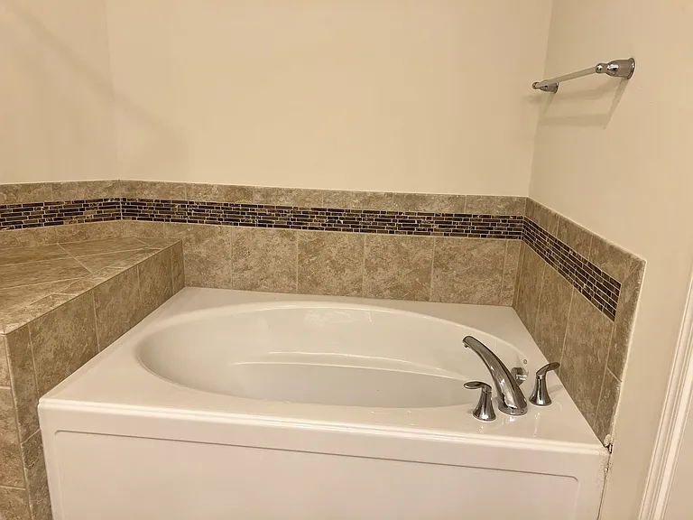 1007 Bradish Ln — Photo 12