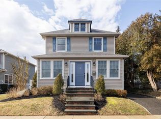 28 S 4th St, Locust Valley, NY 11560