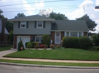 71 Rhodes Ave, Hempstead, NY 11550