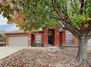 5633 Shadydell Dr, Fort Worth, TX 76135